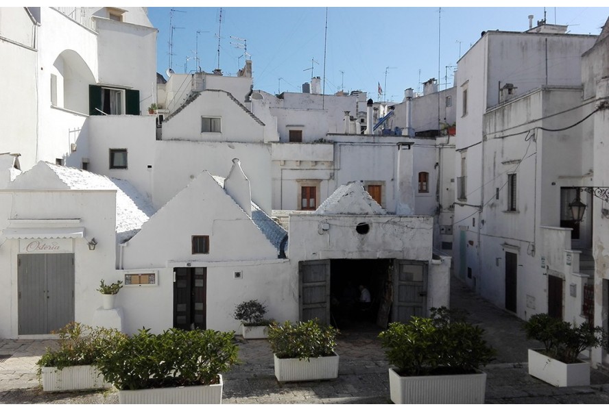 Martina Franca and the Valle d'Itria: a trip between trulli and baroque